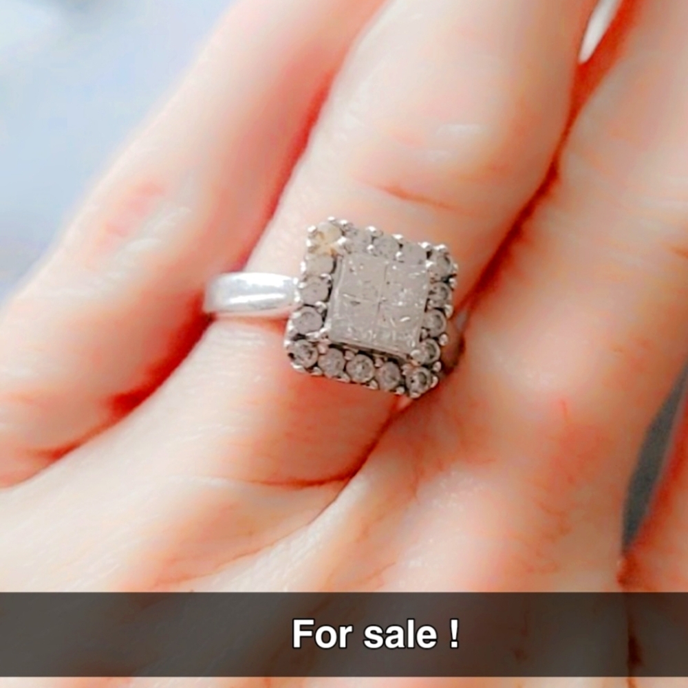 Beautiful 14k white Gold,Quad Framed  Size 6 14KW